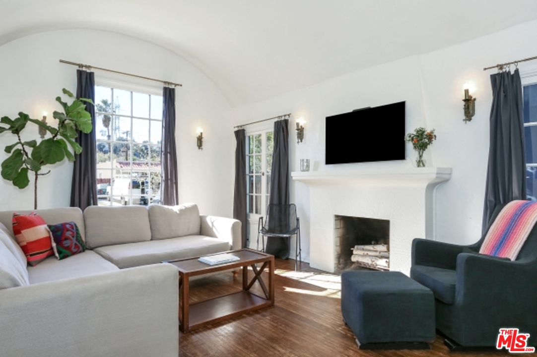 3427 Ferncroft Road Los Angeles, CA 90039 - Photo 6 of 27 Gallery Image 6