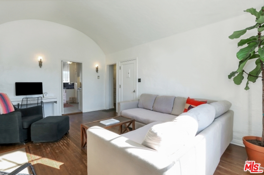 3427 Ferncroft Road Los Angeles, CA 90039 - Photo 9 of 27 Gallery Image 9