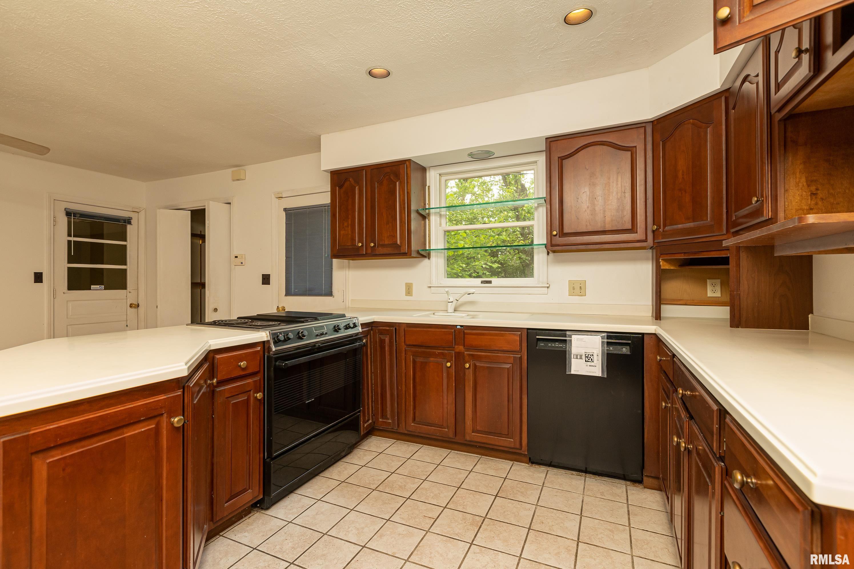1063 Wood Road Murphysboro, IL 62966 - Photo 9 of 38