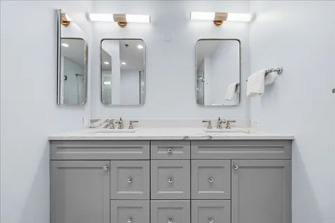 $699,000 | 1040 Arbor Lane, Northfield, IL 60093