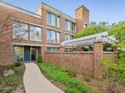 $699,000 | 1040 Arbor Lane, Northfield, IL 60093