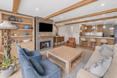 $699,000 | 1040 Arbor Lane, Northfield, IL 60093