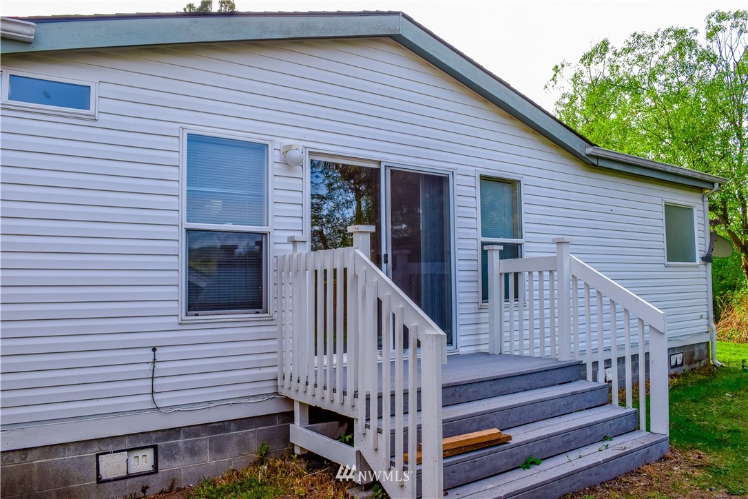 702 Nooksack Road Nooksack, WA 98276 - Photo 1 of 18