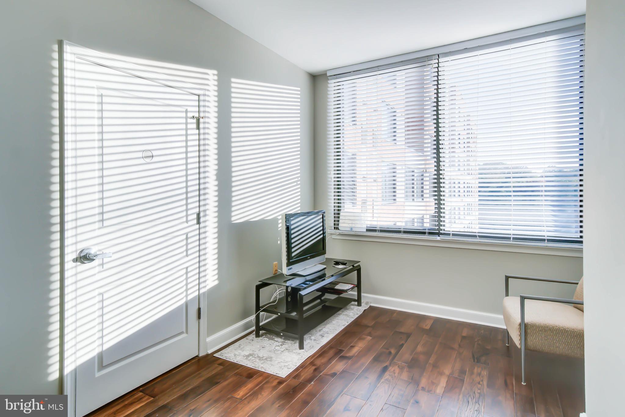 2451 Midtown Avenue, Unit 1327 Alexandria, VA 22303 - Photo 24 of 32 a room that has a chair and a window