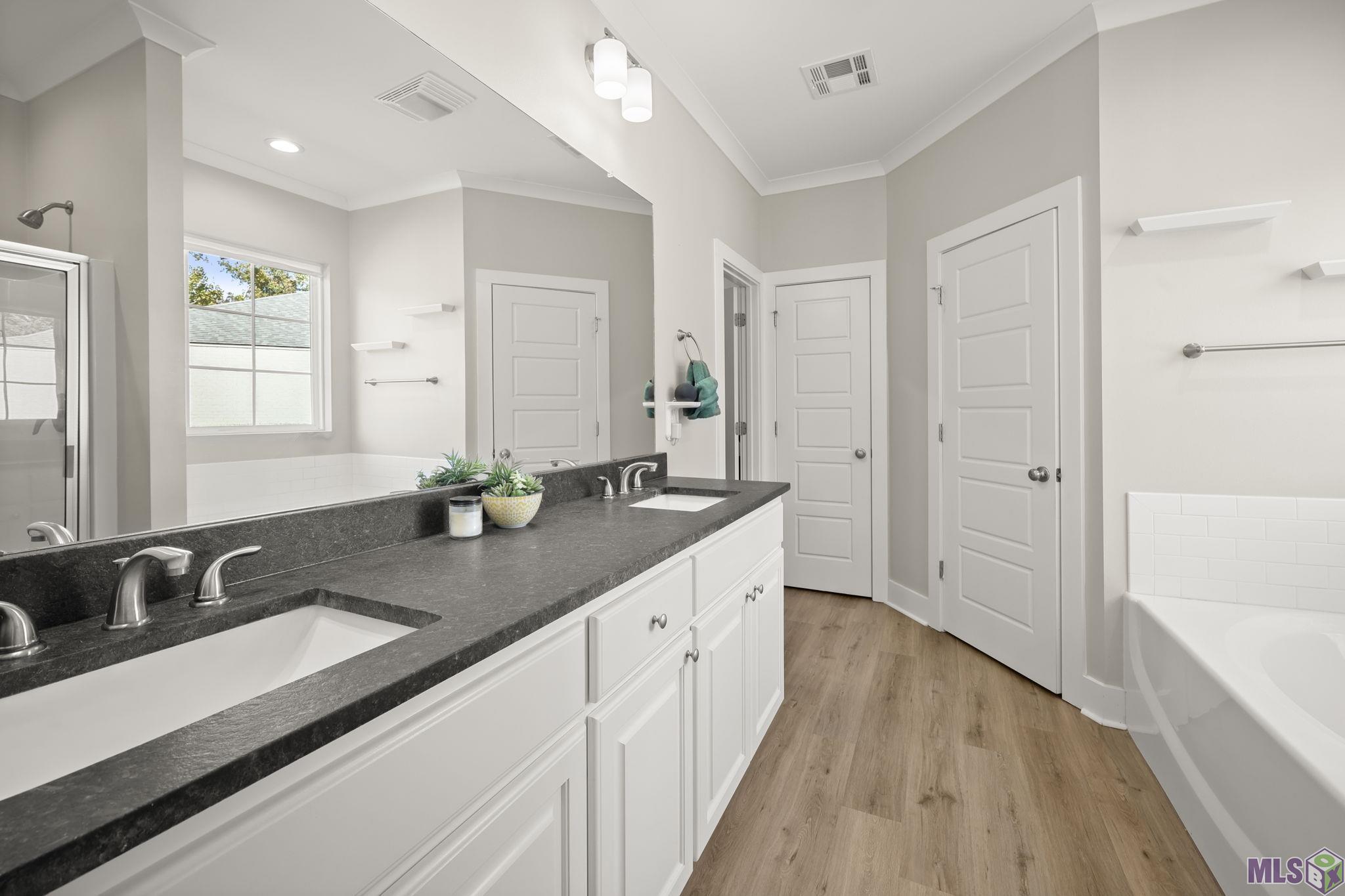 9159 Stonecroft Avenue Baton Rouge, LA 70810 - Photo 11 of 17 Master Bathroom
