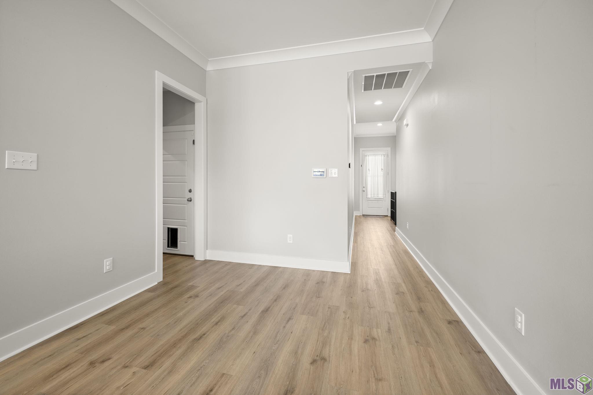 9159 Stonecroft Avenue Baton Rouge, LA 70810 - Photo 3 of 19 Entryway