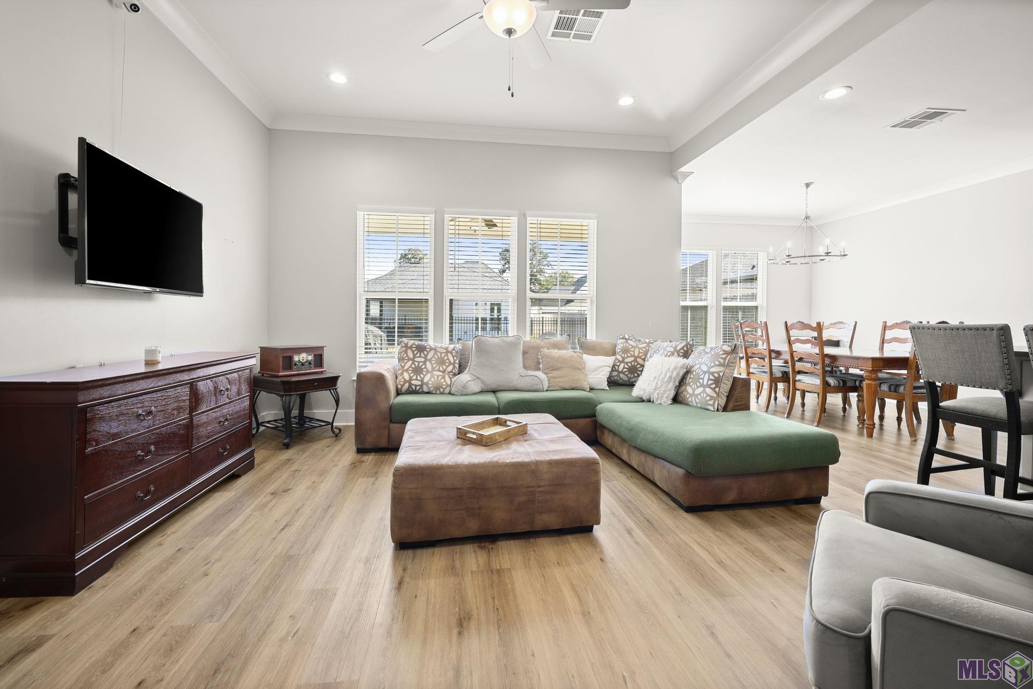 9159 Stonecroft Avenue Baton Rouge, LA 70810 - Photo 4 of 19 Living Room