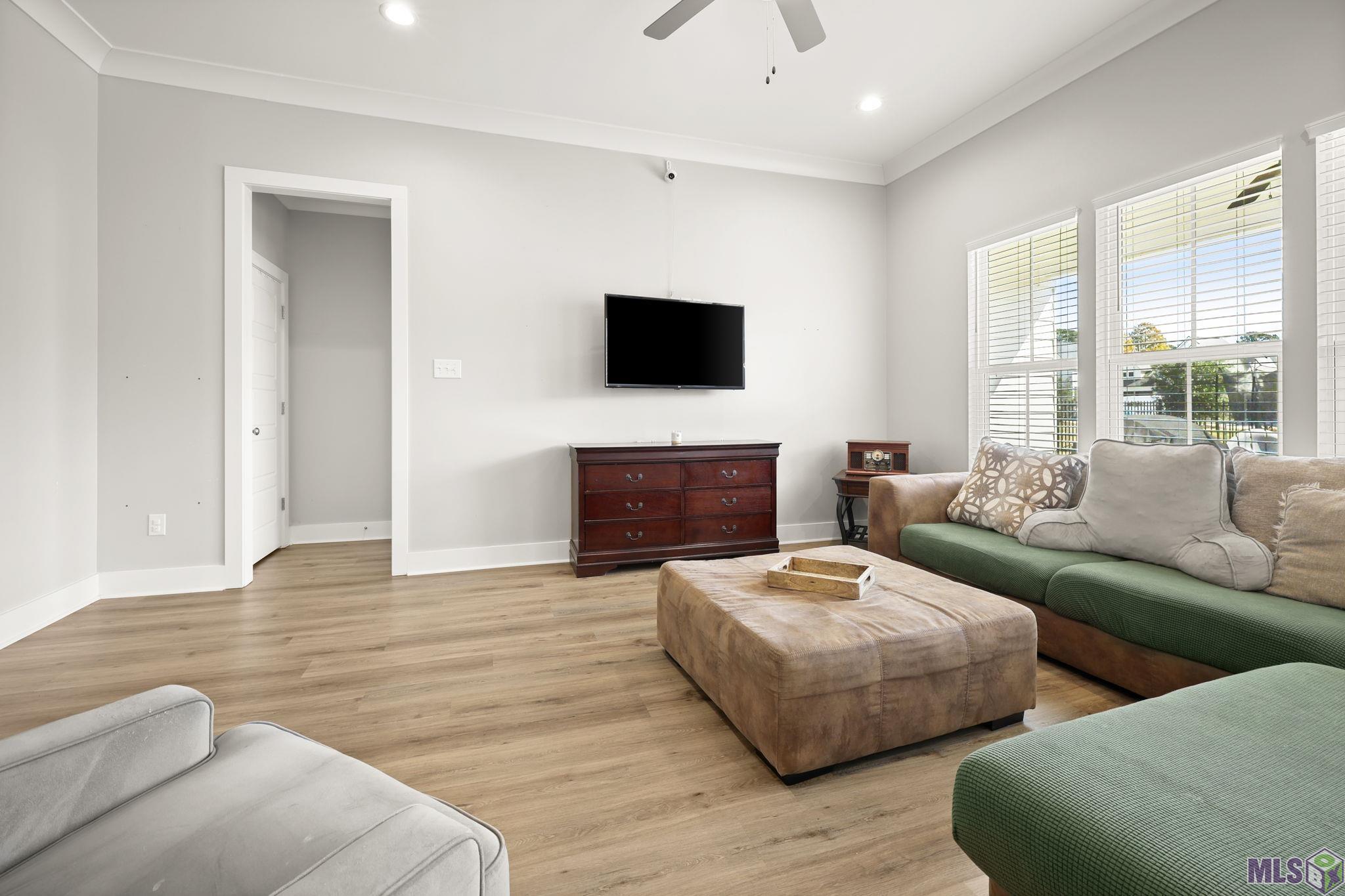 9159 Stonecroft Avenue Baton Rouge, LA 70810 - Photo 7 of 19 Living room open
