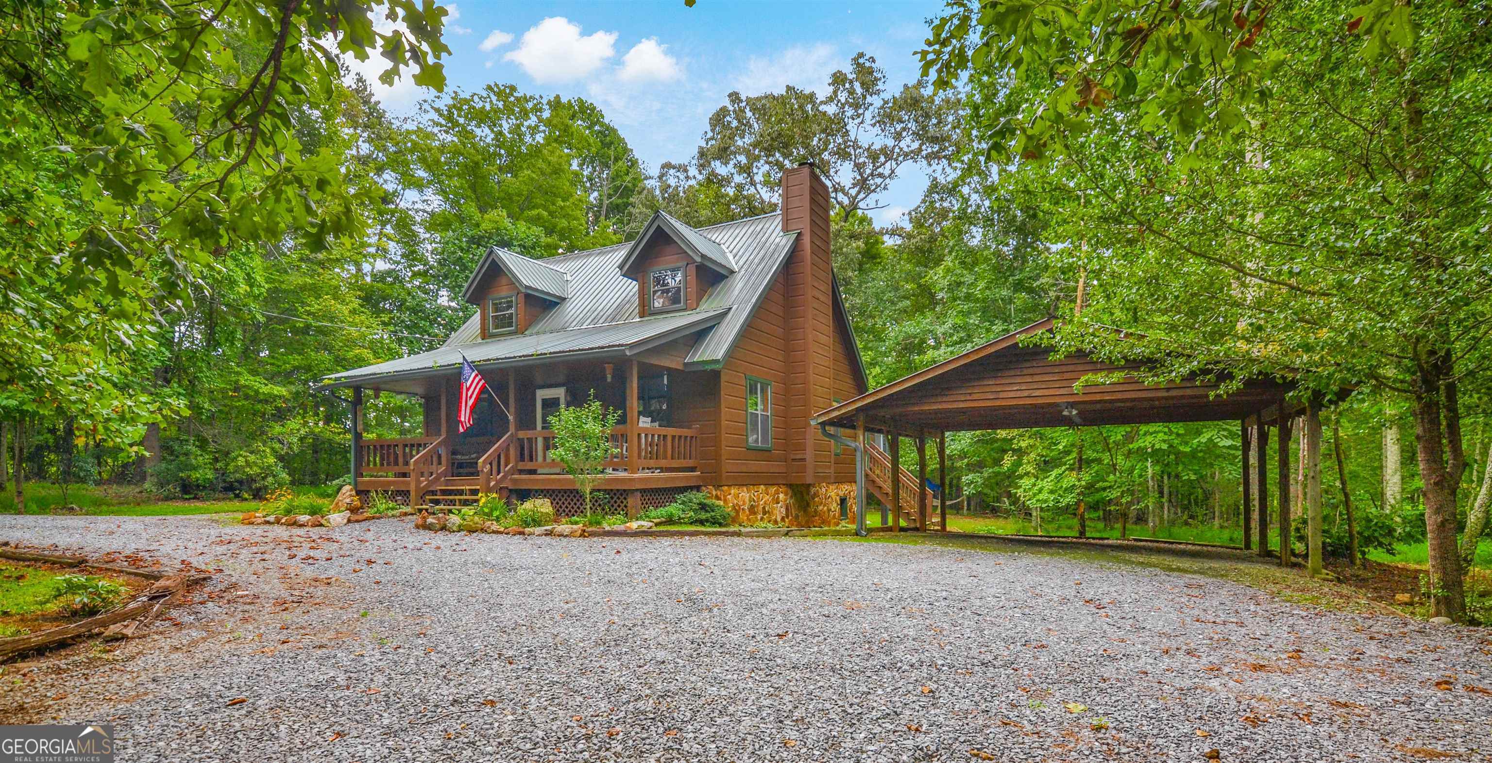 a view of an house with backyard and a tree