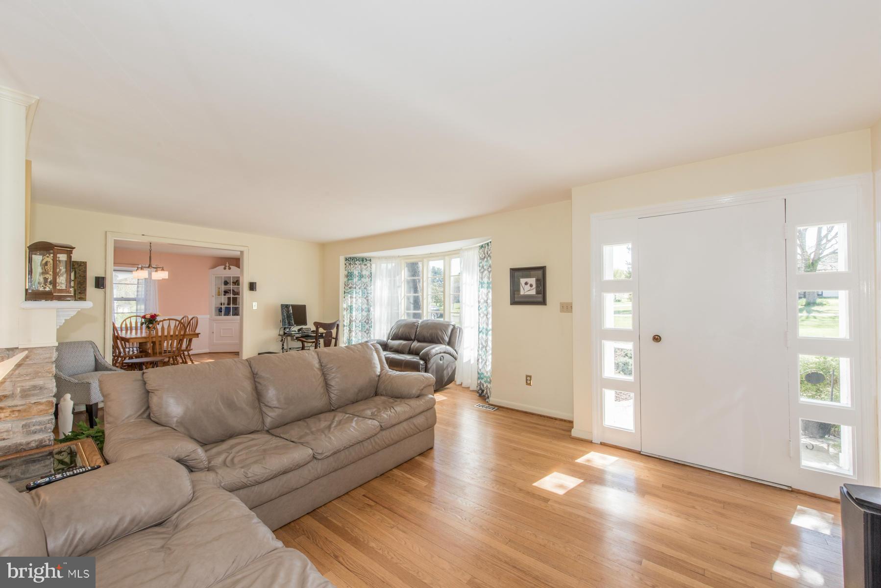 4022 Crescent Road Ellicott City, MD 21042 - Photo 3 of 22 Living Room