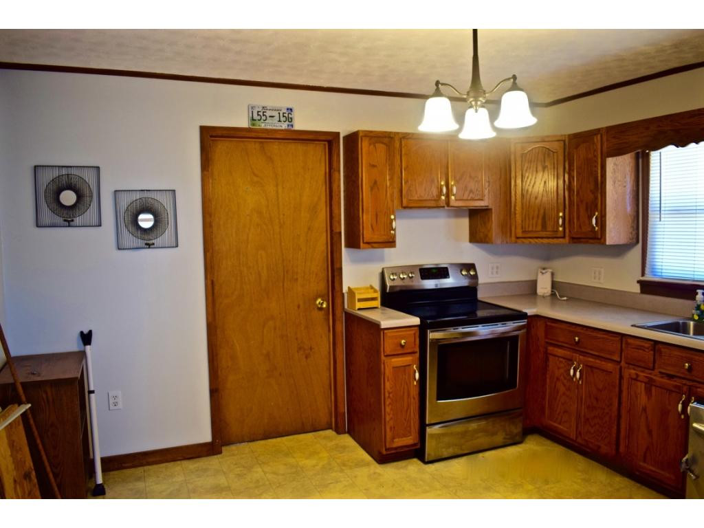 211 Raymond Road Greeneville, TN 37745 - Photo 2 of 7 Kitchen