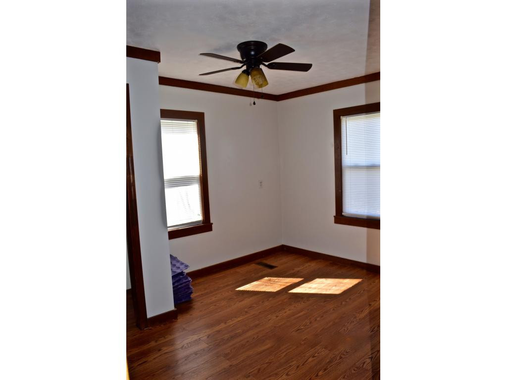 211 Raymond Road Greeneville, TN 37745 - Photo 4 of 7 bedroom