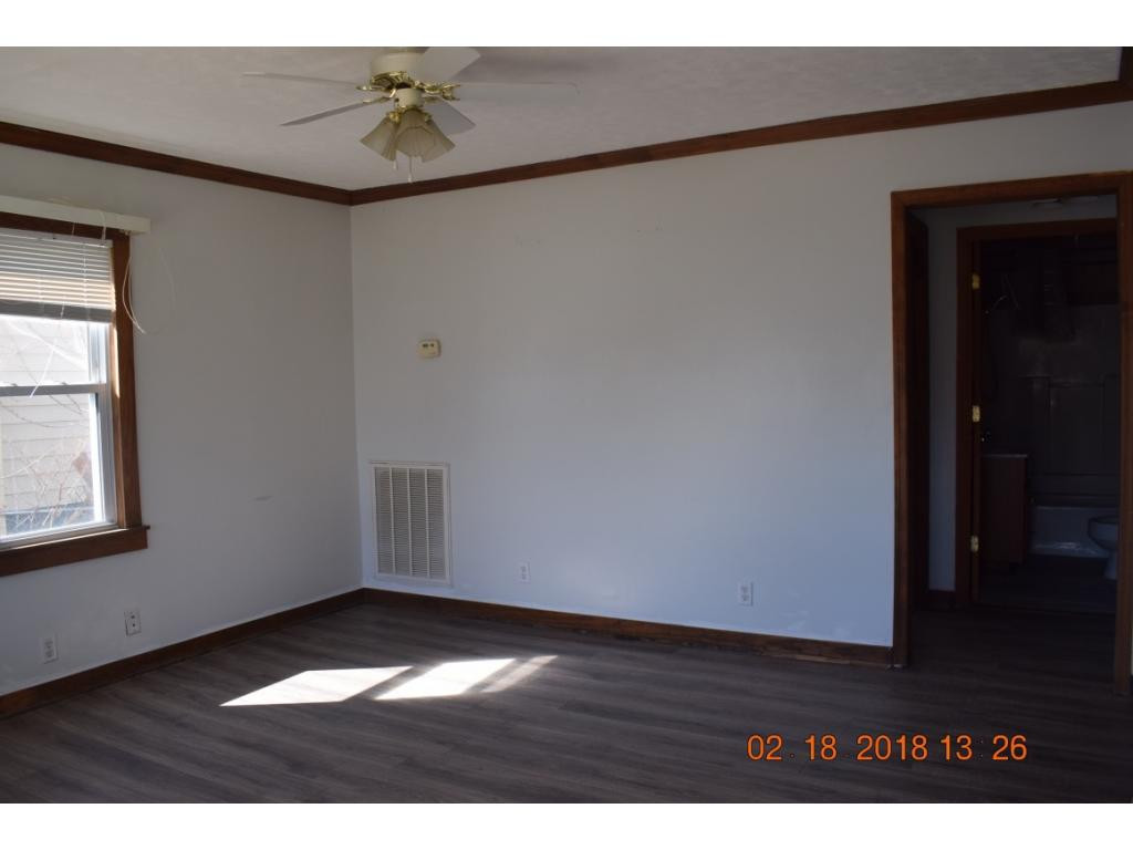 211 Raymond Road Greeneville, TN 37745 - Photo 5 of 7 Living Room
