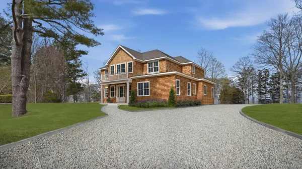 $2,999,000 | 12 Red Creek Road, Hampton Bays, NY 11946