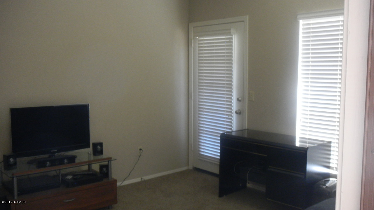 1825 West Ray Road, Unit 2126 Chandler, AZ 85224 - Photo 3 of 14 Living Rm