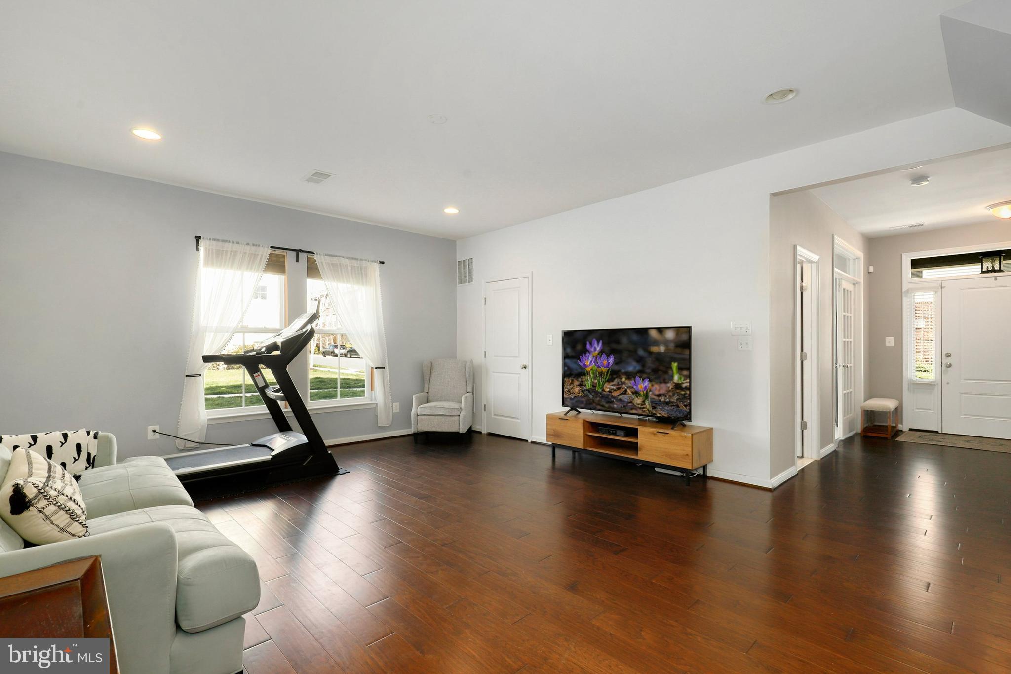 42259 Riggins Ridge Terrace Ashburn, VA 20148 - Photo 4 of 30 Gallery Image 4