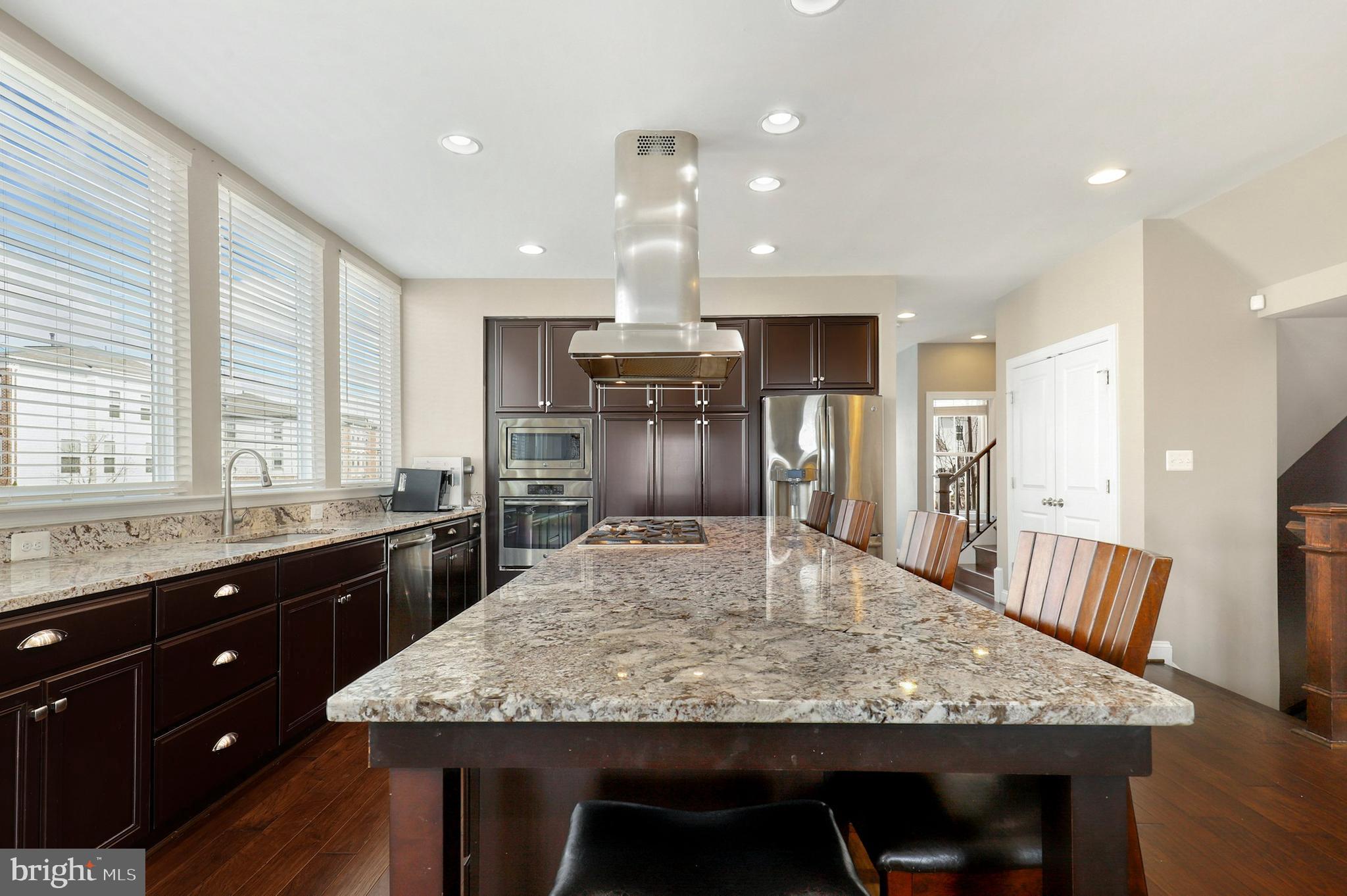 42259 Riggins Ridge Terrace Ashburn, VA 20148 - Photo 6 of 30 Gallery Image 6