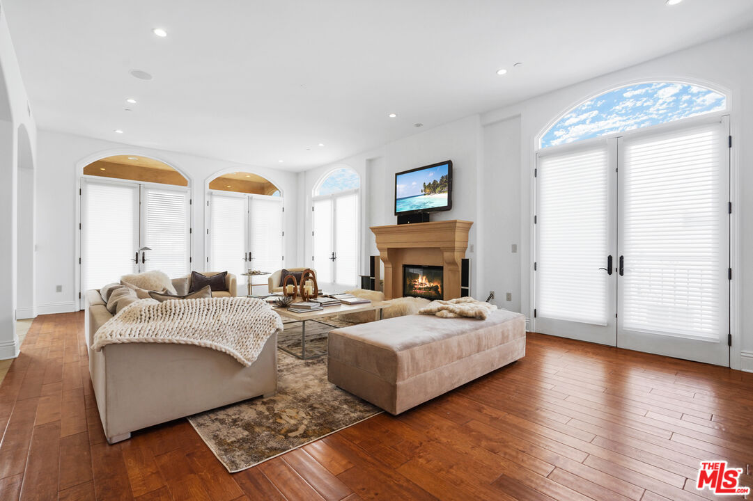 420 South Hamel Road, Unit PH1 Los Angeles, CA 90048 - Photo 11 of 30