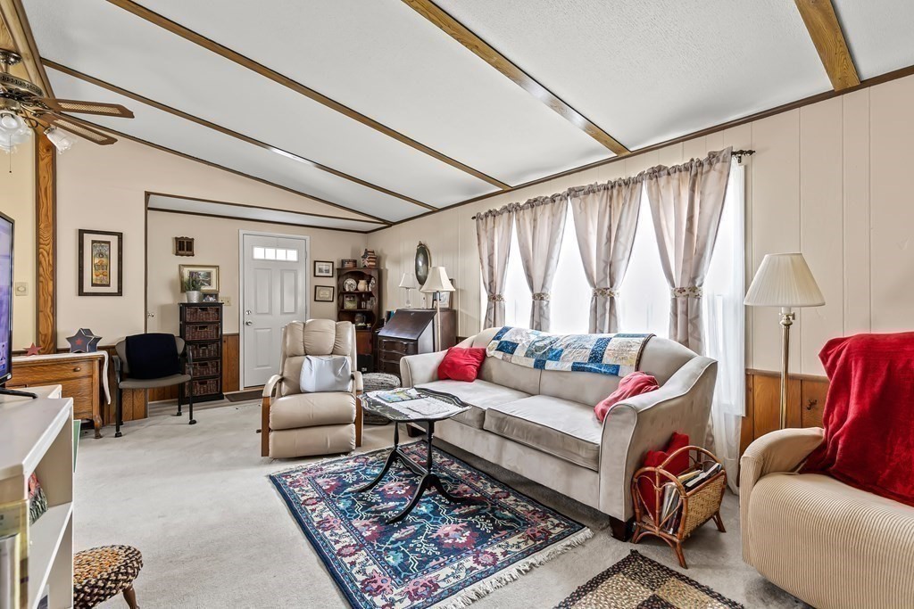 31 Castle Road Attleboro, MA 02703 - Photo 13 of 33 Gallery Image 13