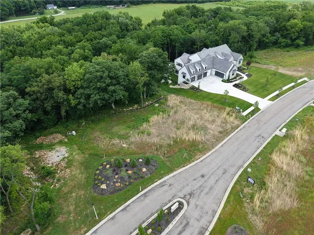 $450,000 | 8456 West 175th Street, Overland Park, KS 66221