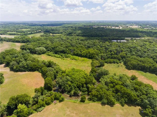 $450,000 | 8456 West 175th Street, Overland Park, KS 66221