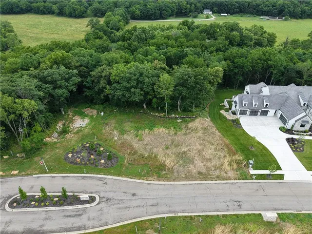 $450,000 | 8456 West 175th Street, Overland Park, KS 66221