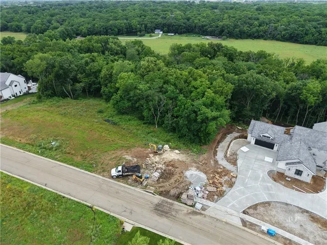 $450,000 | 8456 West 175th Street, Overland Park, KS 66221