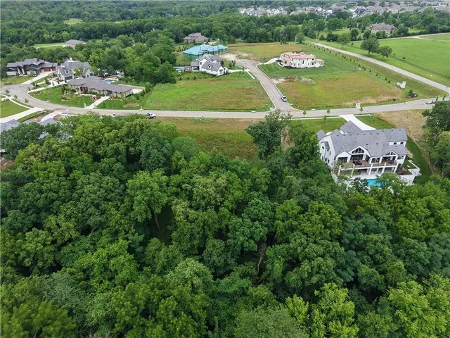 $450,000 | 8456 West 175th Street, Overland Park, KS 66221