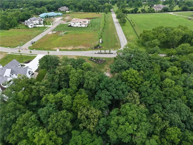 $450,000 | 8456 West 175th Street, Overland Park, KS 66221