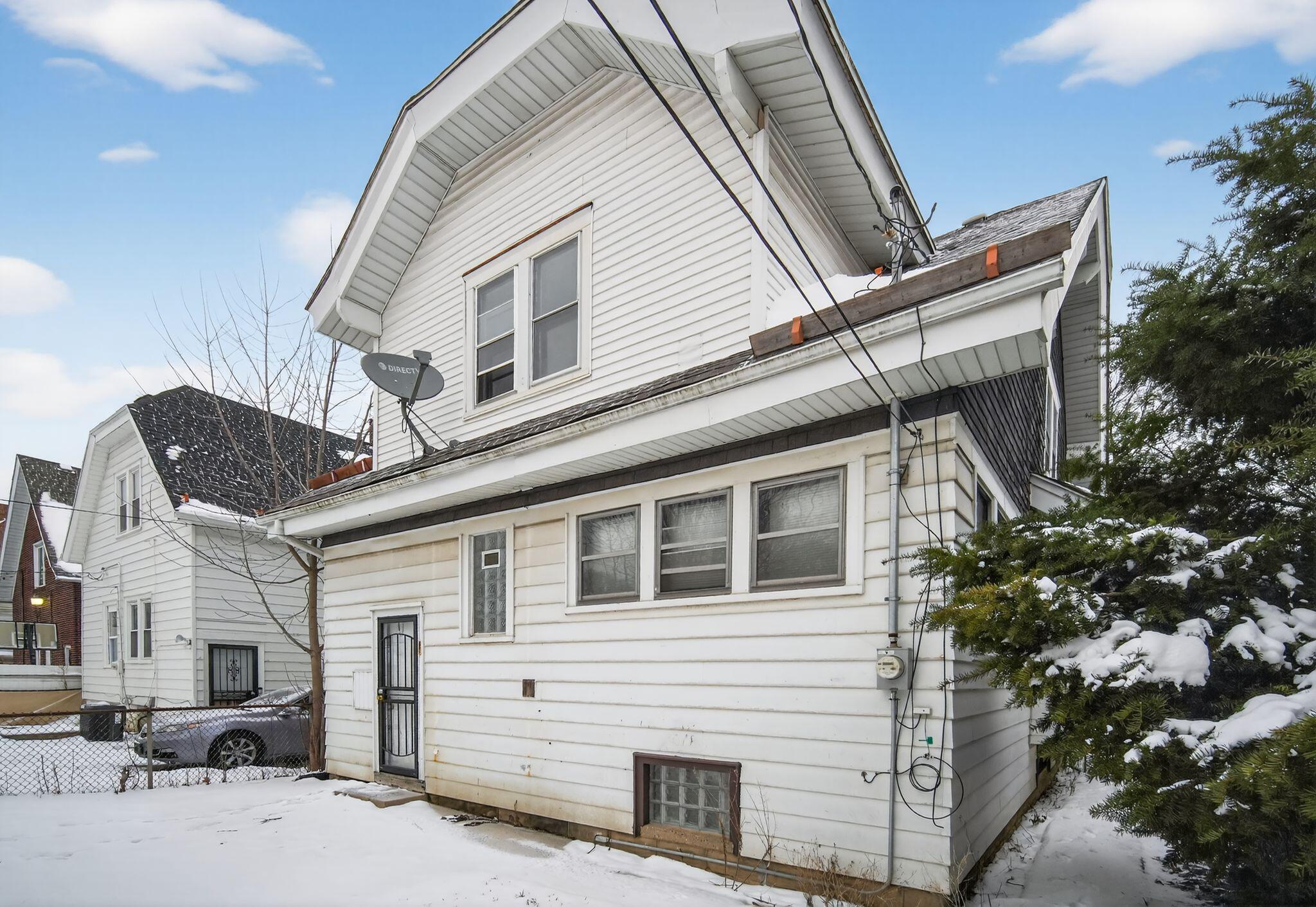 2927 North 40th Street Milwaukee, WI 53210 - Photo 4 of 30 05_2927_N_40th_St_Milwaukee_WI_53210-Ext