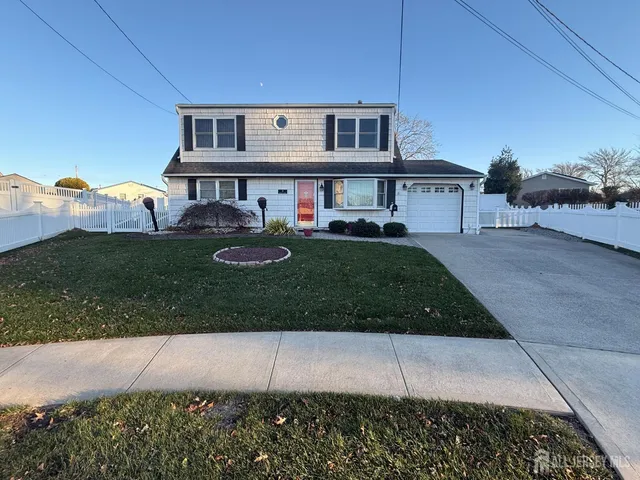 $514,999 | 10 Woodlawn Circle, Old Bridge, NJ 07735