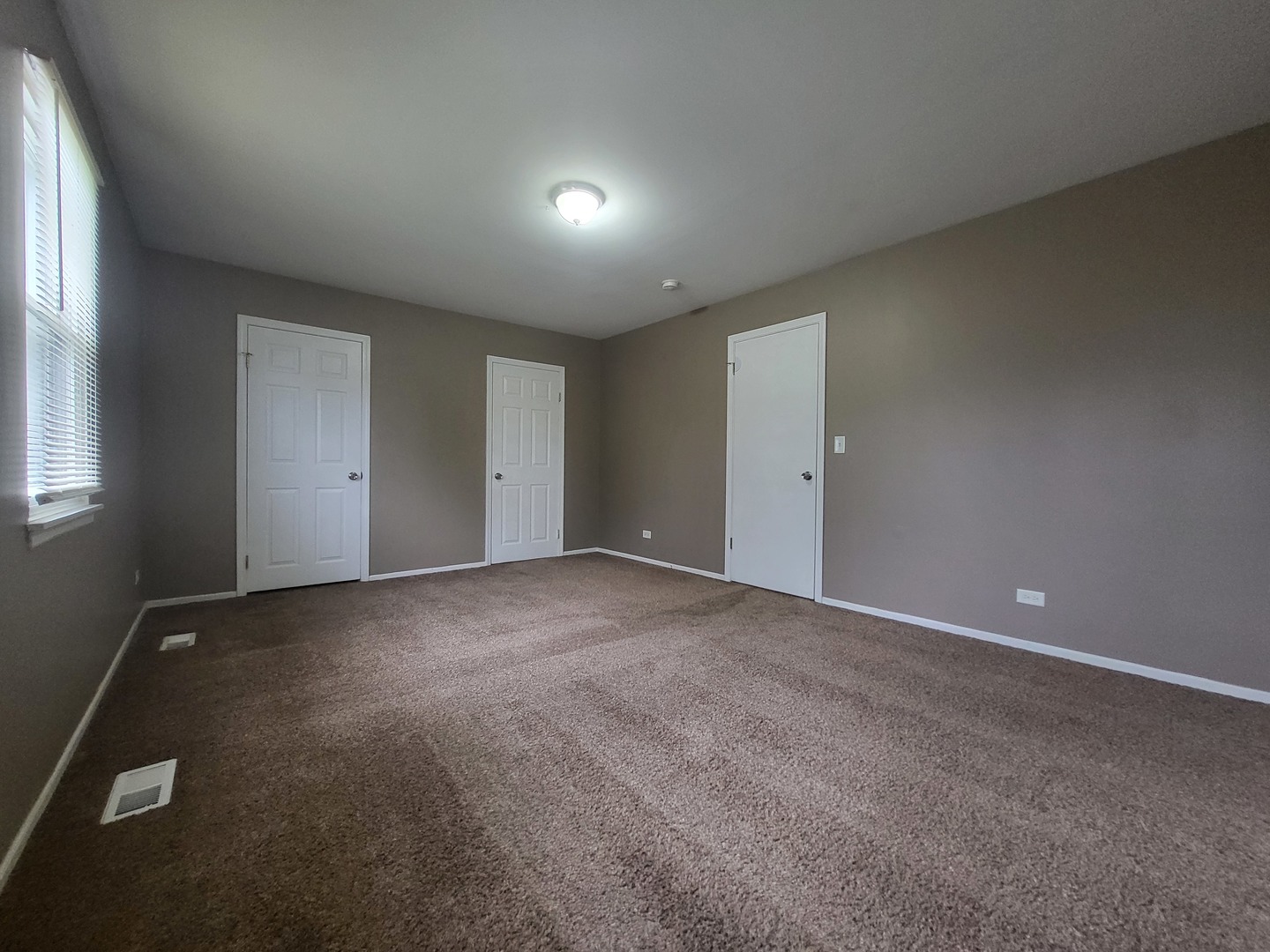 200 Rodenburg Road Roselle, IL 60172 - Photo 10 of 15 a view of an empty room