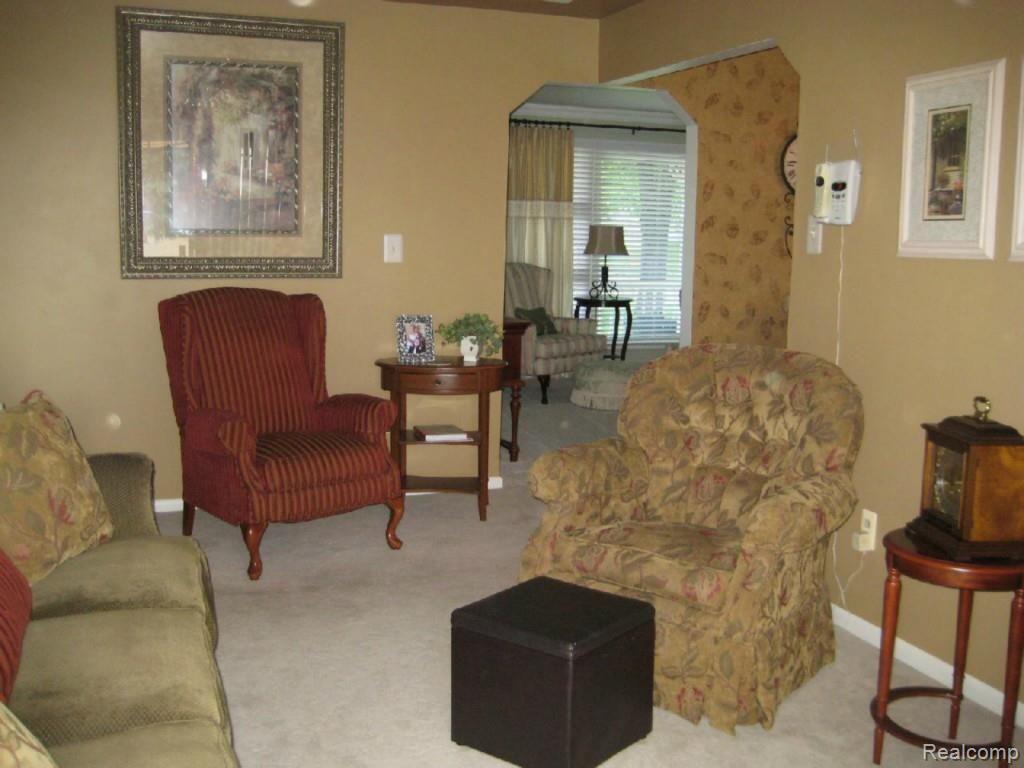 11054 36 Mile Road Romeo, MI 48065 - Photo 19 of 30 #18 Family Room (2).jpg