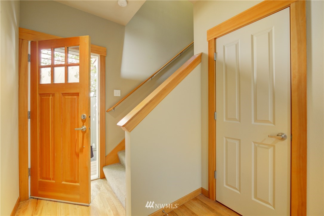 2464 Southwest Webster Street Seattle, WA 98106 - Photo 8 of 35 Gallery Image 8
