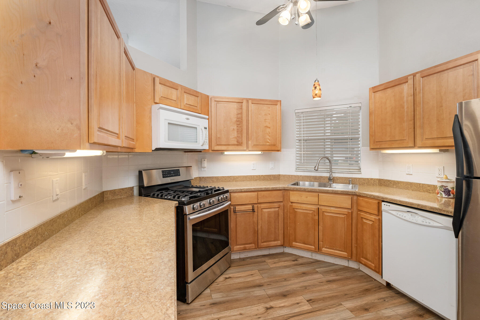 1698 Palm Ridge Road Melbourne, FL 32935 - Photo 4 of 24 Kitchen