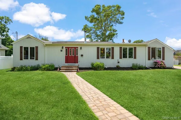 $699,000 | 76 Alton Road, Babylon, NY 11702