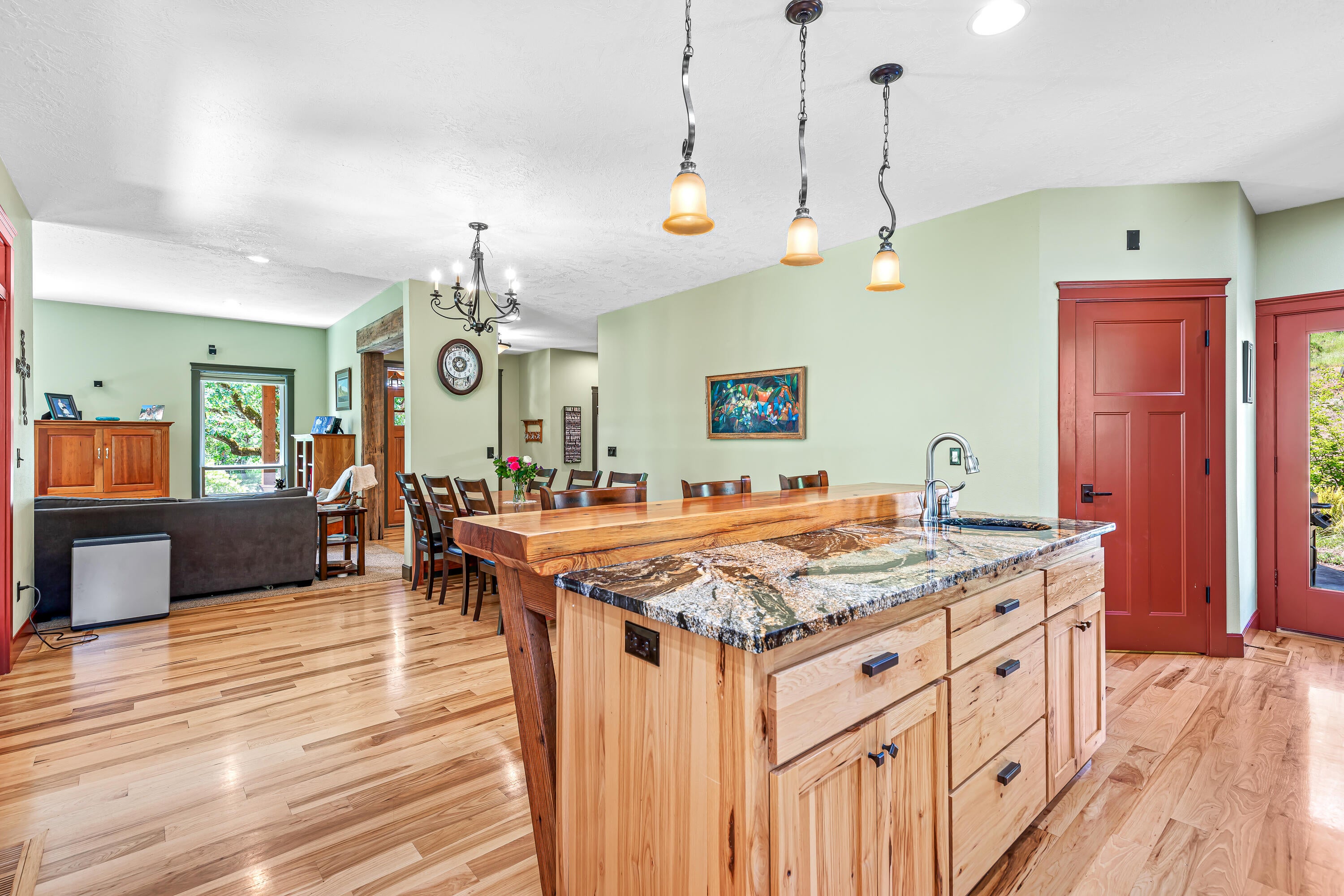 6036 Old Stage Road Central Point, OR 97502 - Photo 13 of 44 9R9A7593