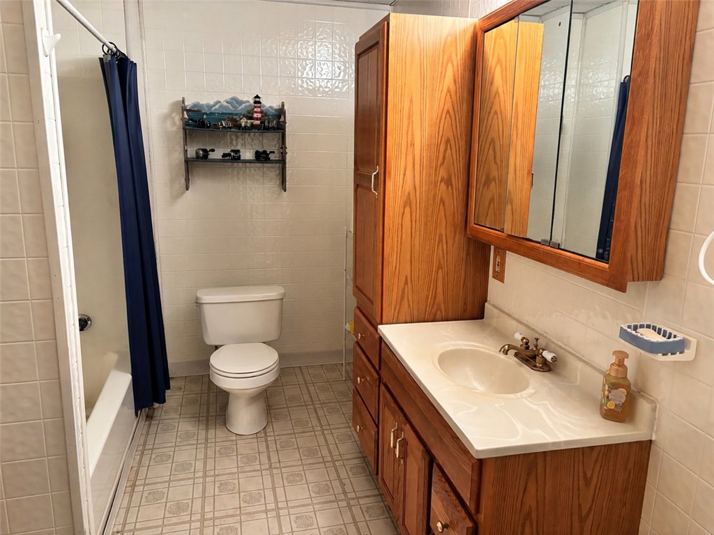 10432 Sammys Road Bremond, TX 76629 - Photo 38 of 47 a bathroom with a sink toilet and shower