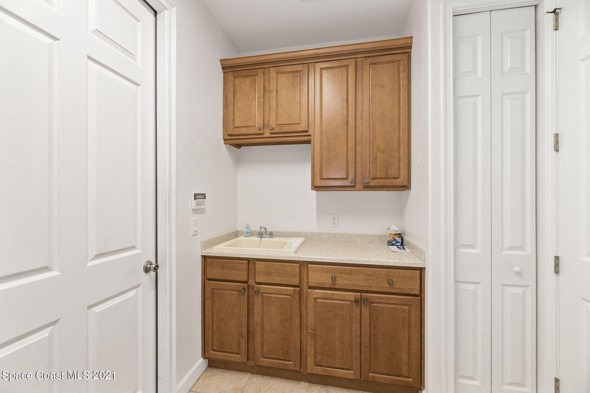 3748 Turtle Mound Road Melbourne, FL 32934 - Photo 14 of 68 a bathroom with a sink and a mirror