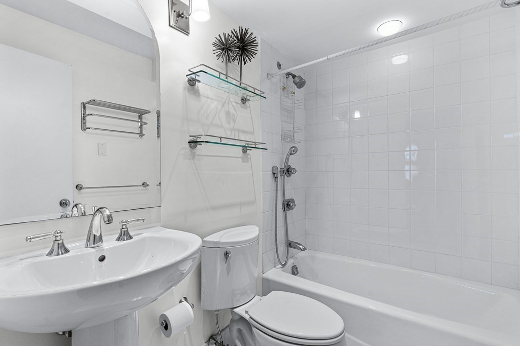 165 Tremont Street, Unit 501 Boston, MA 02111 - Photo 25 of 37