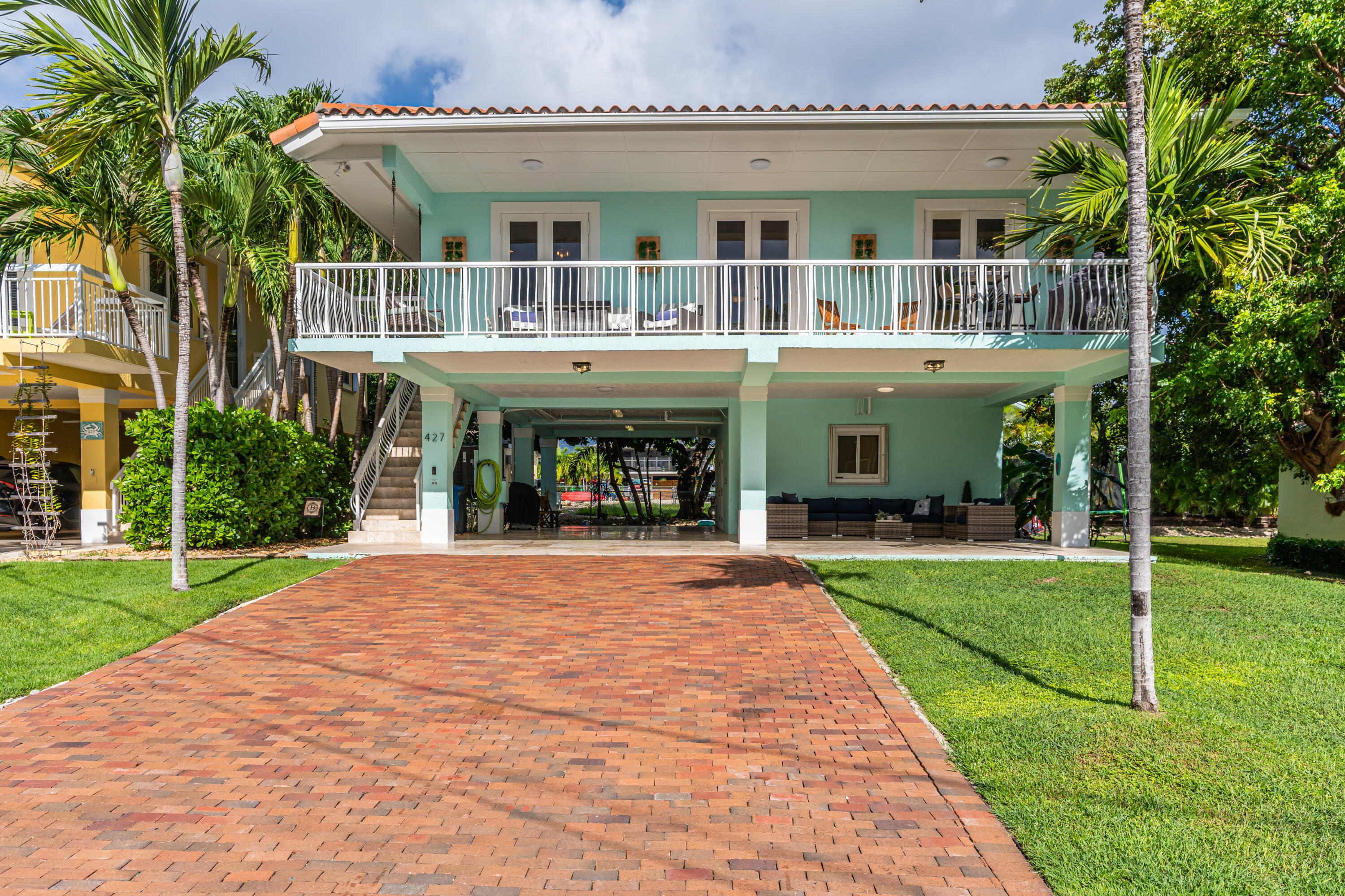 427 4th Road Key Largo, FL 33037 - Photo 39 of 51 front view of a building with a garden
