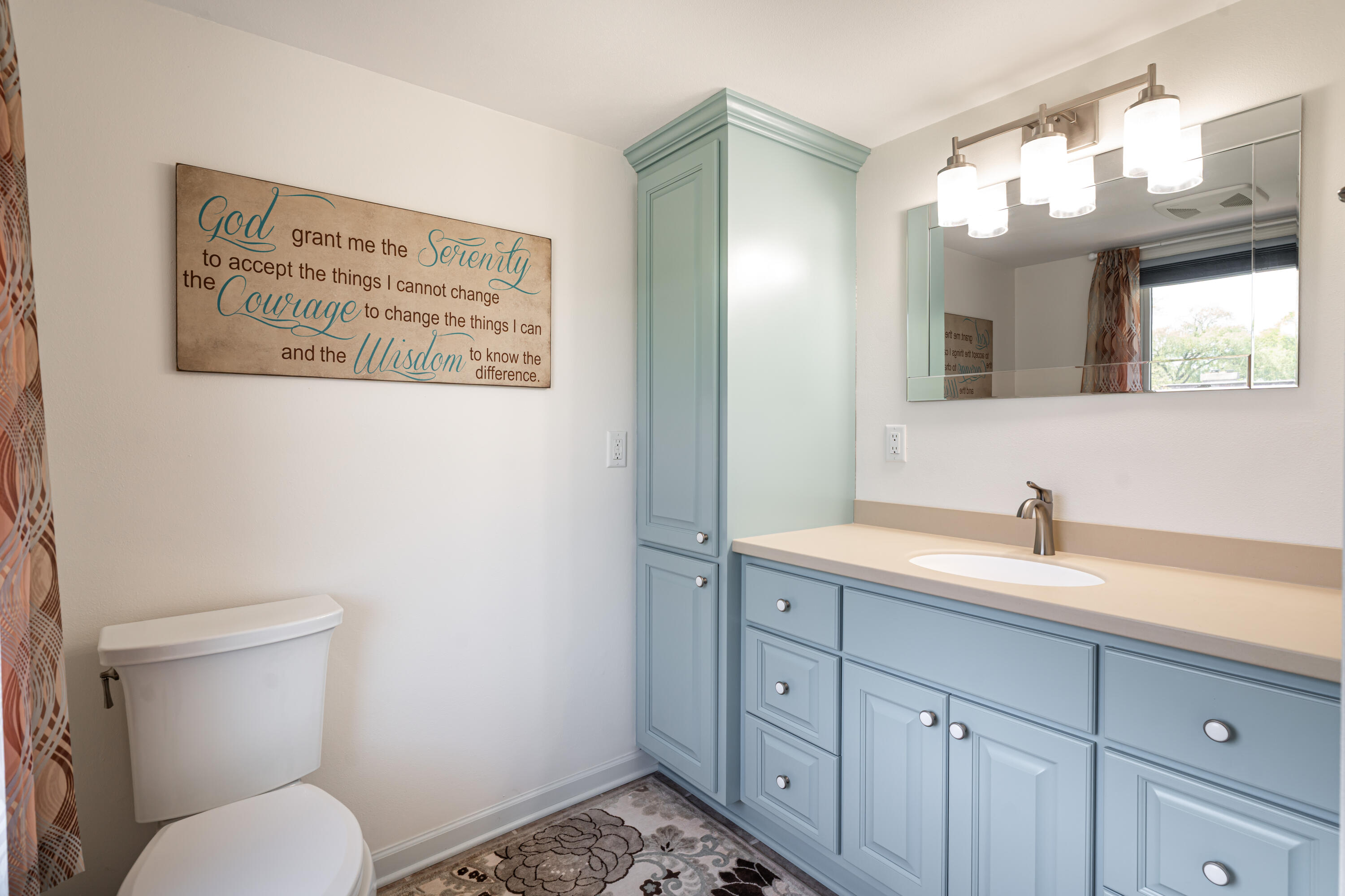 9439 North Broadmoor Road Bayside, WI 53217 - Photo 25 of 36 Primary Bathroom