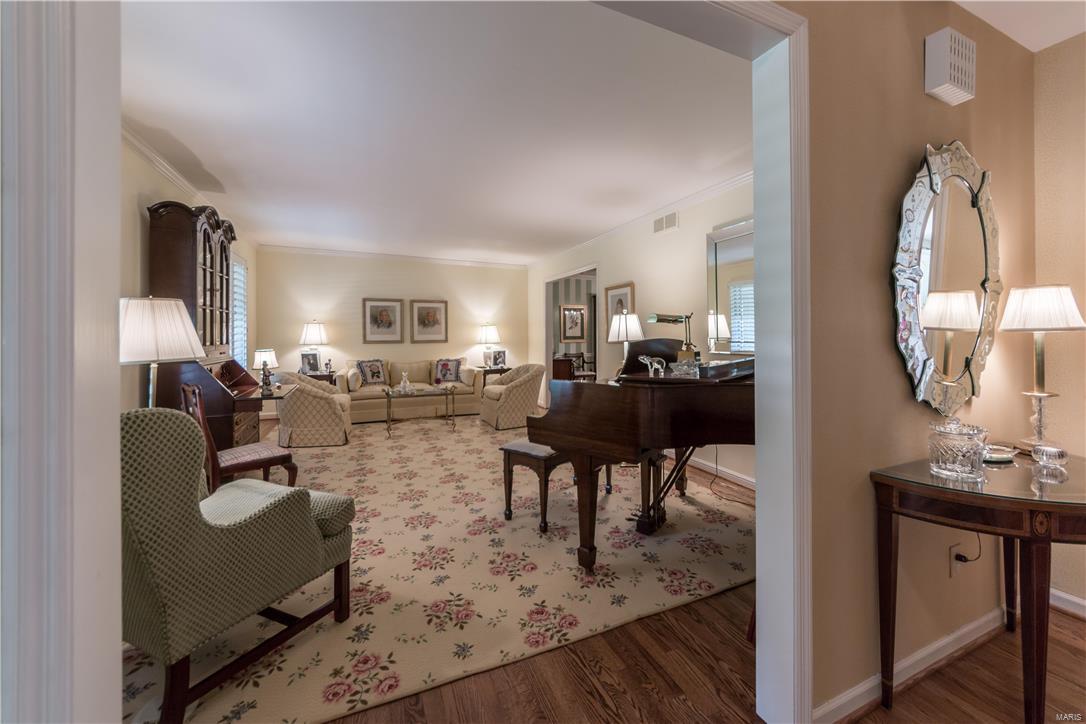 1816 Camberly Road St. Louis, MO 63131 - Photo 3 of 42 Gallery Image 3