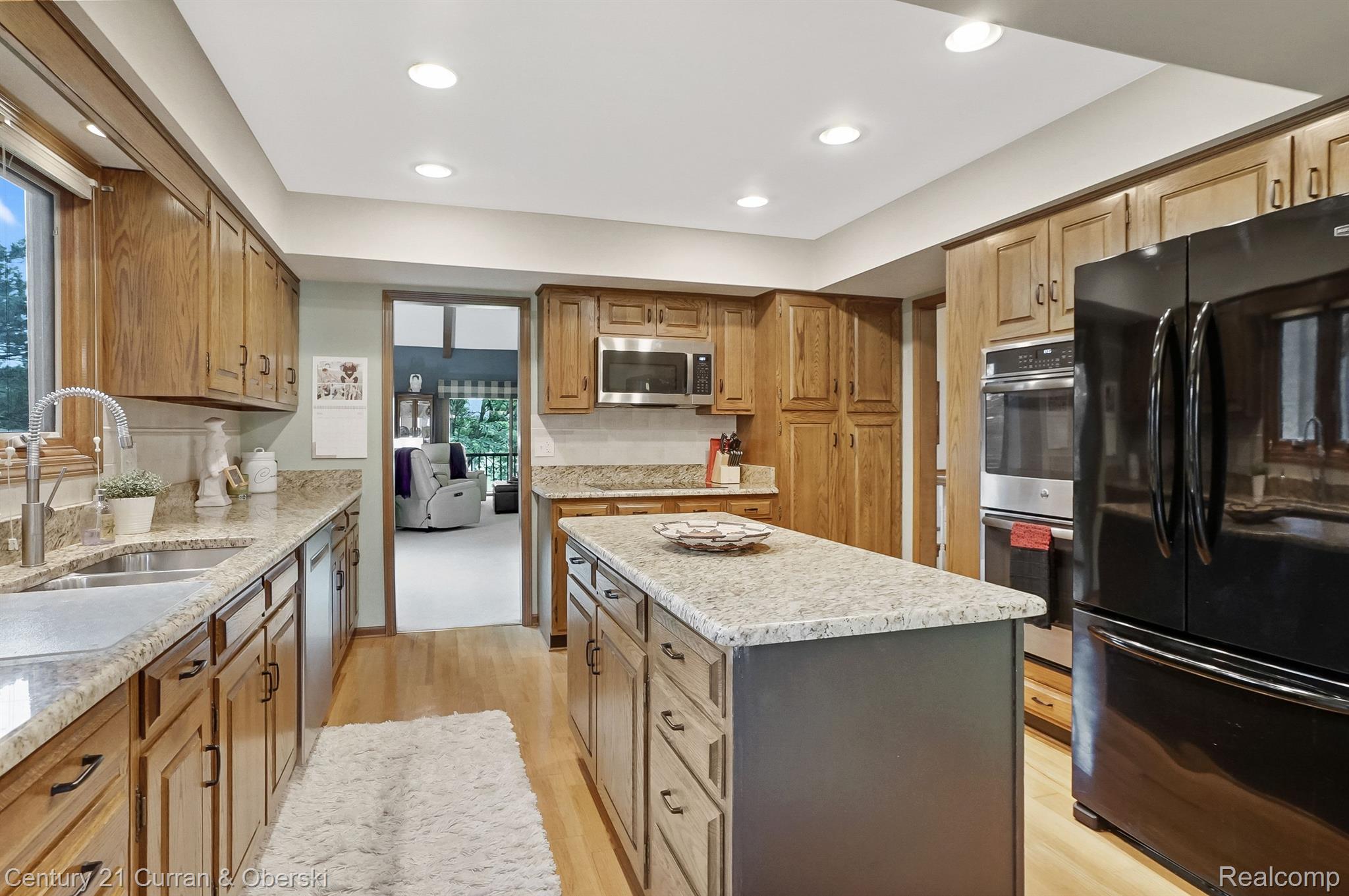 866 GreenView Court, Unit 6 Rochester, MI 48307 - Photo 24 of 64 Kitchen