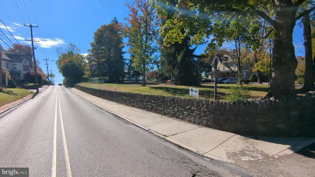 a view of a yard in front of a house