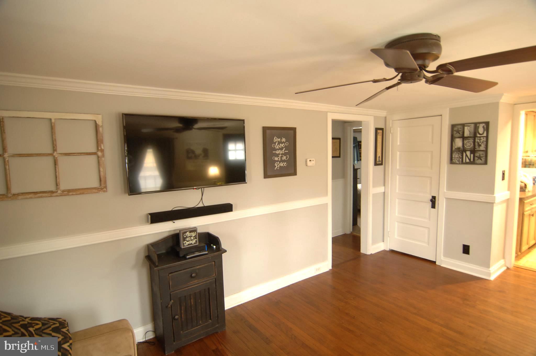 866 Buchert Road Pottstown, PA 19464 - Photo 4 of 38 Living Room