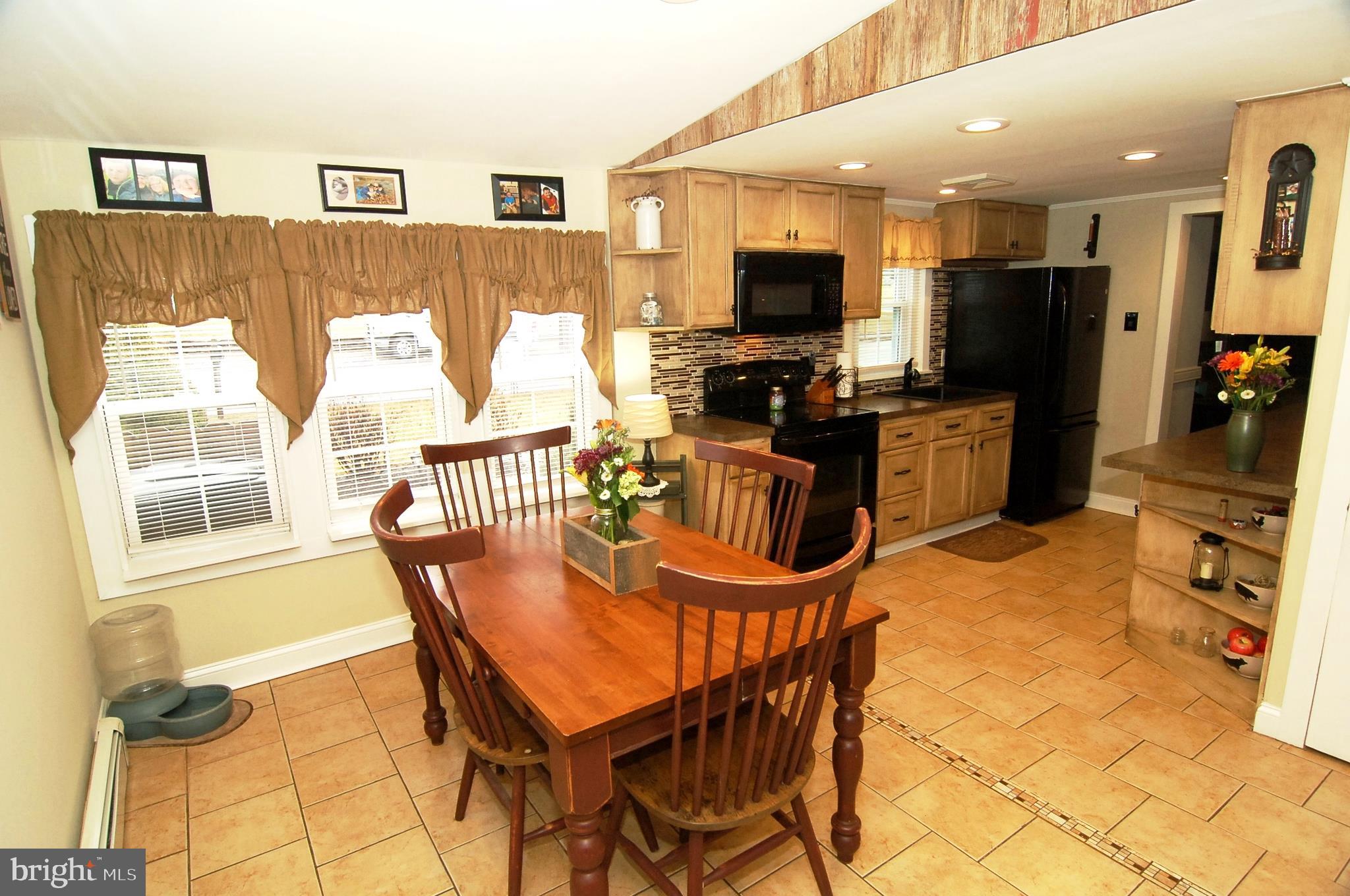 866 Buchert Road Pottstown, PA 19464 - Photo 6 of 38 Eat-In Kitchen