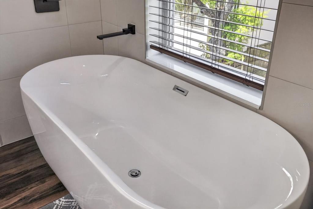 7301 South Elliott Street Tampa, FL 33616 - Photo 40 of 54 a bathroom with a bathtub
