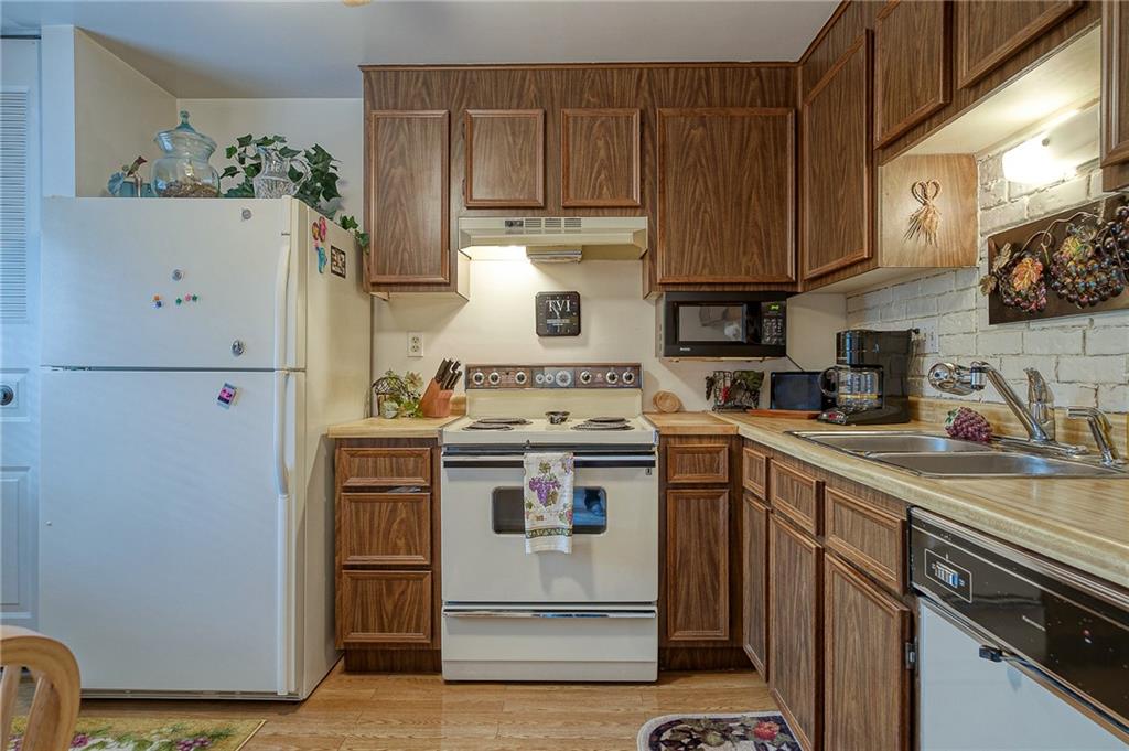 2541 Hunting Ridge Trail Bridgeville, PA 15017 - Photo 10 of 25 Gallery Image 10