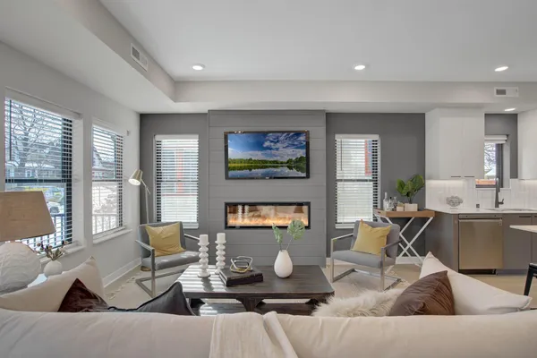 $3,395 | 3628 Colfax Avenue South, Minneapolis, MN 55409